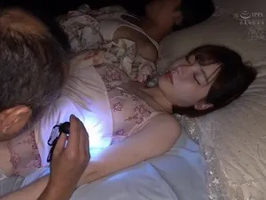 Bí mật giấu kín với bồn chứa tinh của anh trai kính cận nhìn thì nghiêm túc nhưng lại quá dâm