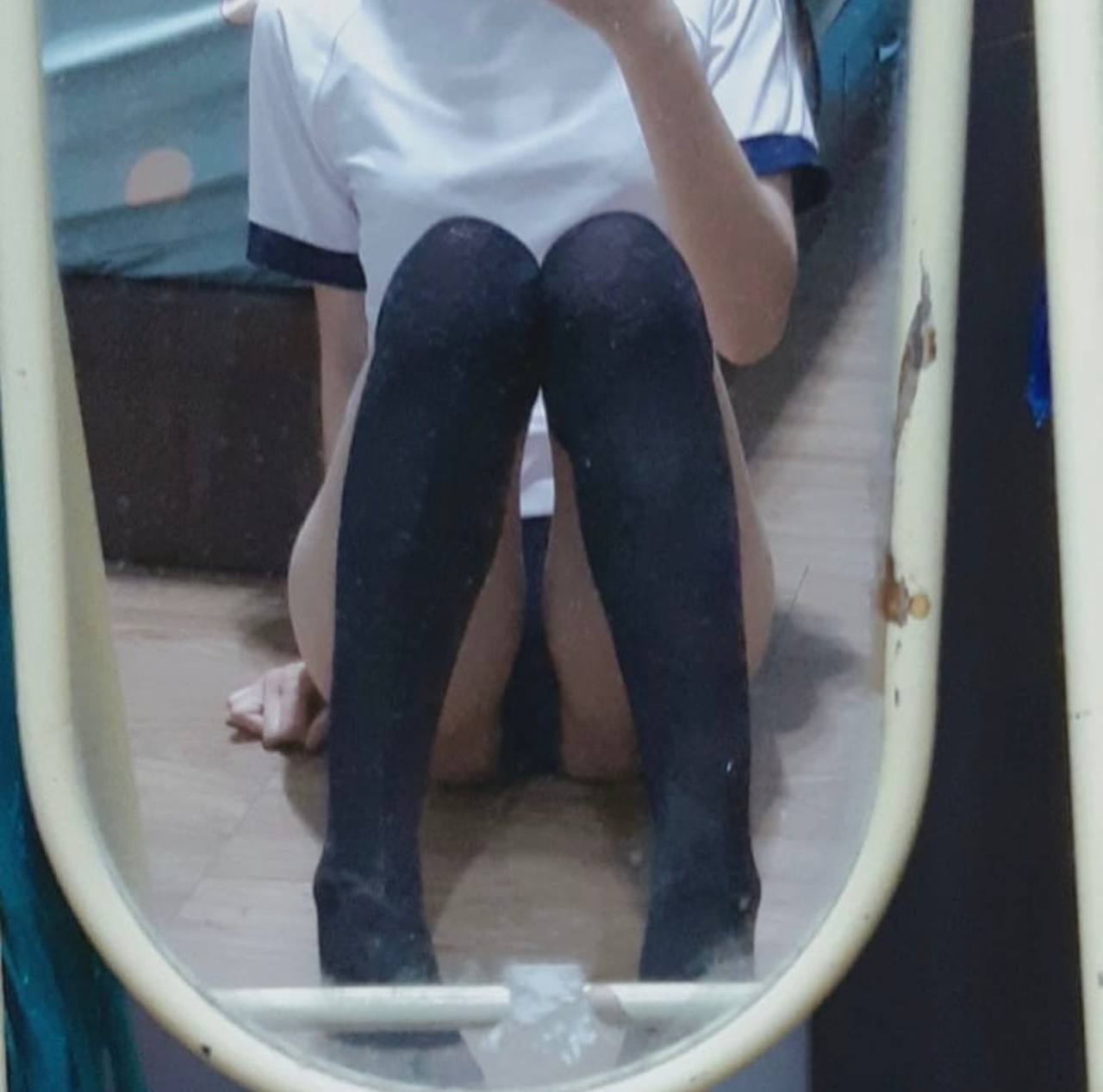 Cô nhân viên bán sextoy tận tâm với khách hàng